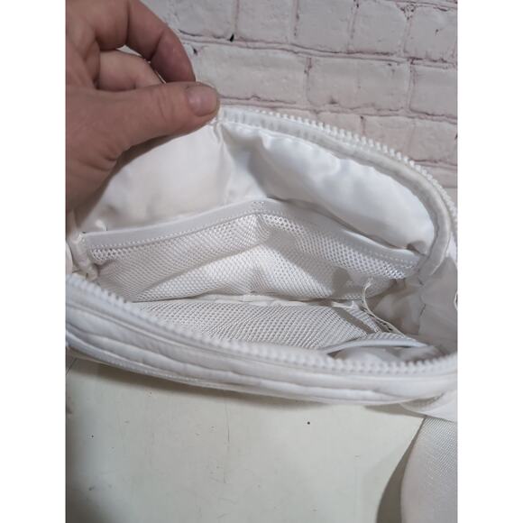 Lululemon Everywhere Wonder Puff Belt Bag In White - Picture 12 of 14